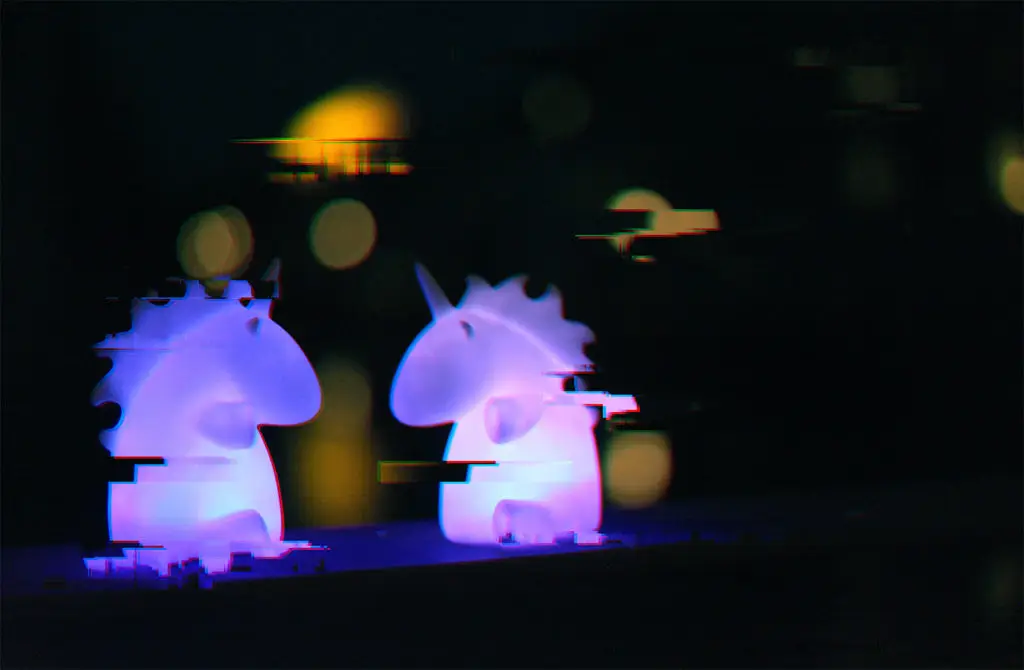Photographie de licorne lumineuse pour montrer une vision du digital avec une touche de fun proposée par la designer charlene verrier